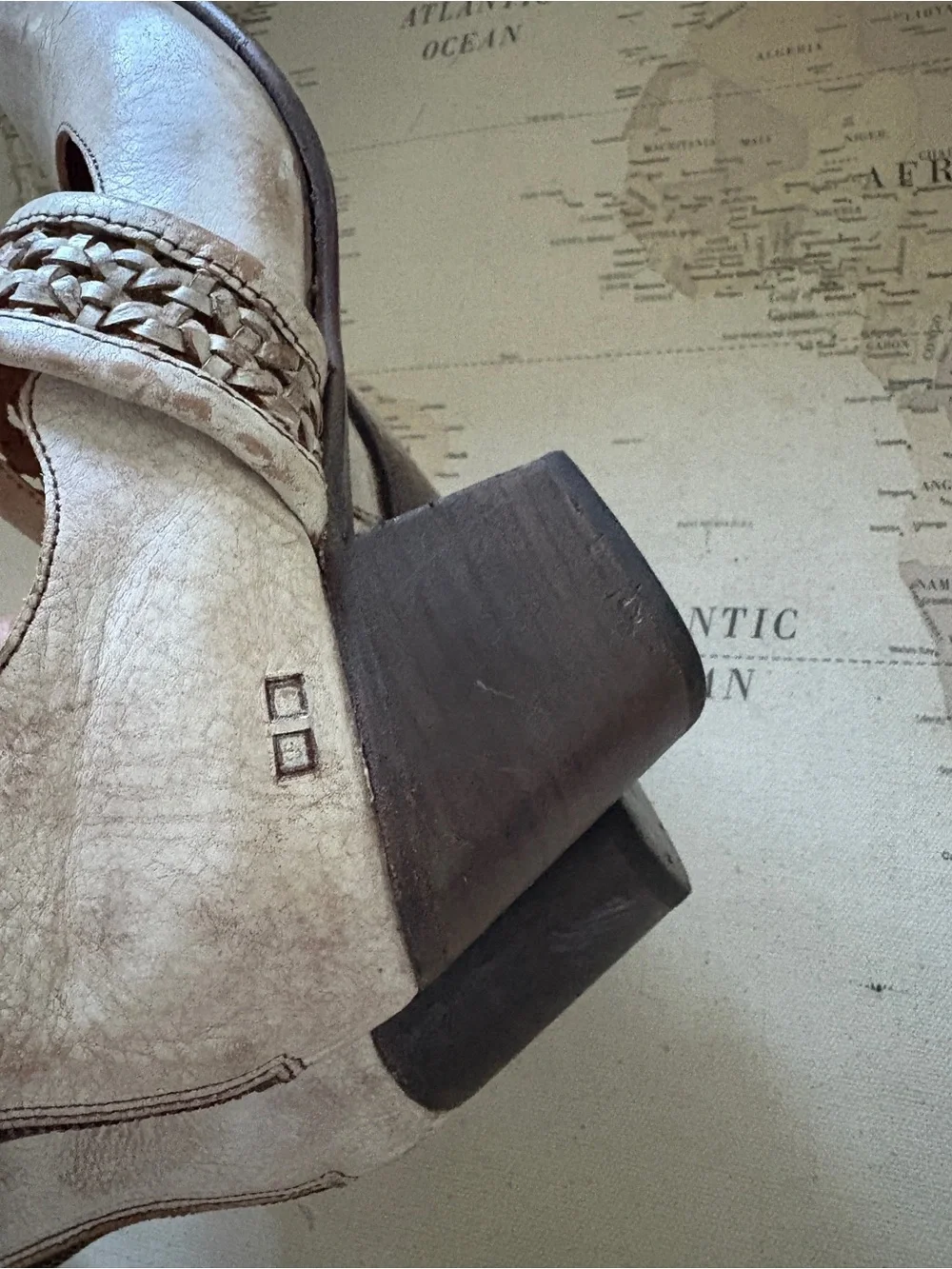 Bed Stu Baylor Beige Distressed Leather Heels Size 9 US Women'
